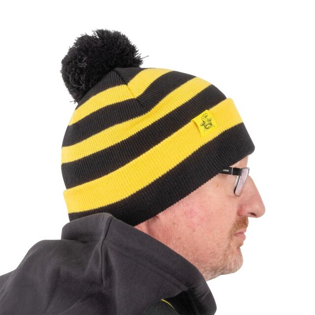 Black Cat Bobble Hat | Bommel-Mütze