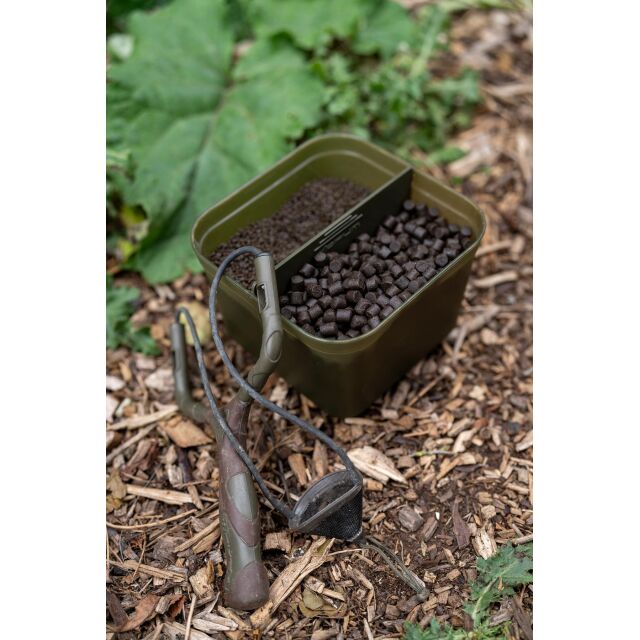 Korum Divided Bait Tub 3pt/1.7l