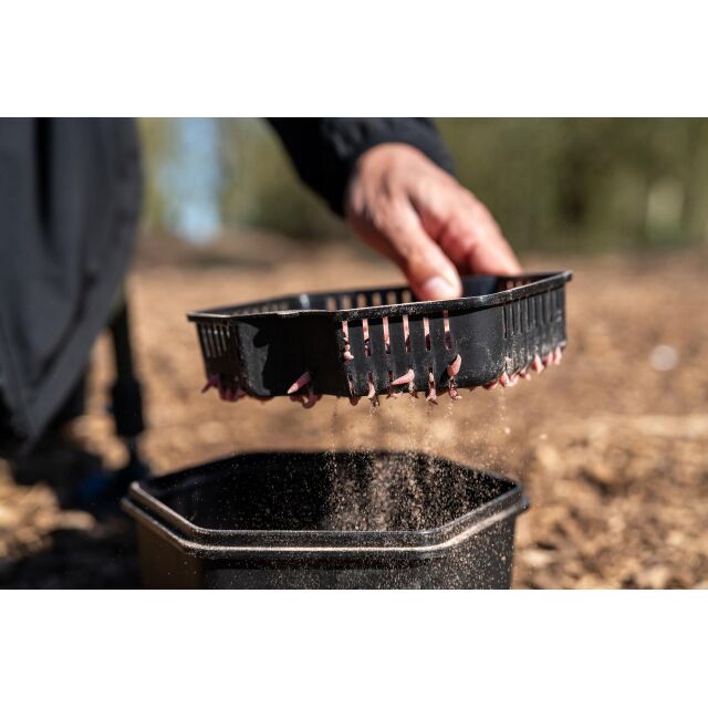 Secure-Lock Bait Box and Sieve 2L