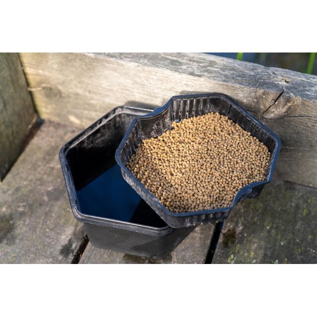 Secure-Lock Bait Box and Sieve 2L