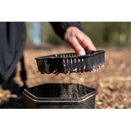 Secure-Lock Bait Box and Sieve 2L