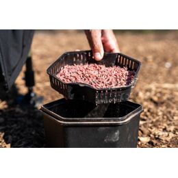 Secure-Lock Bait Box and Sieve 2L