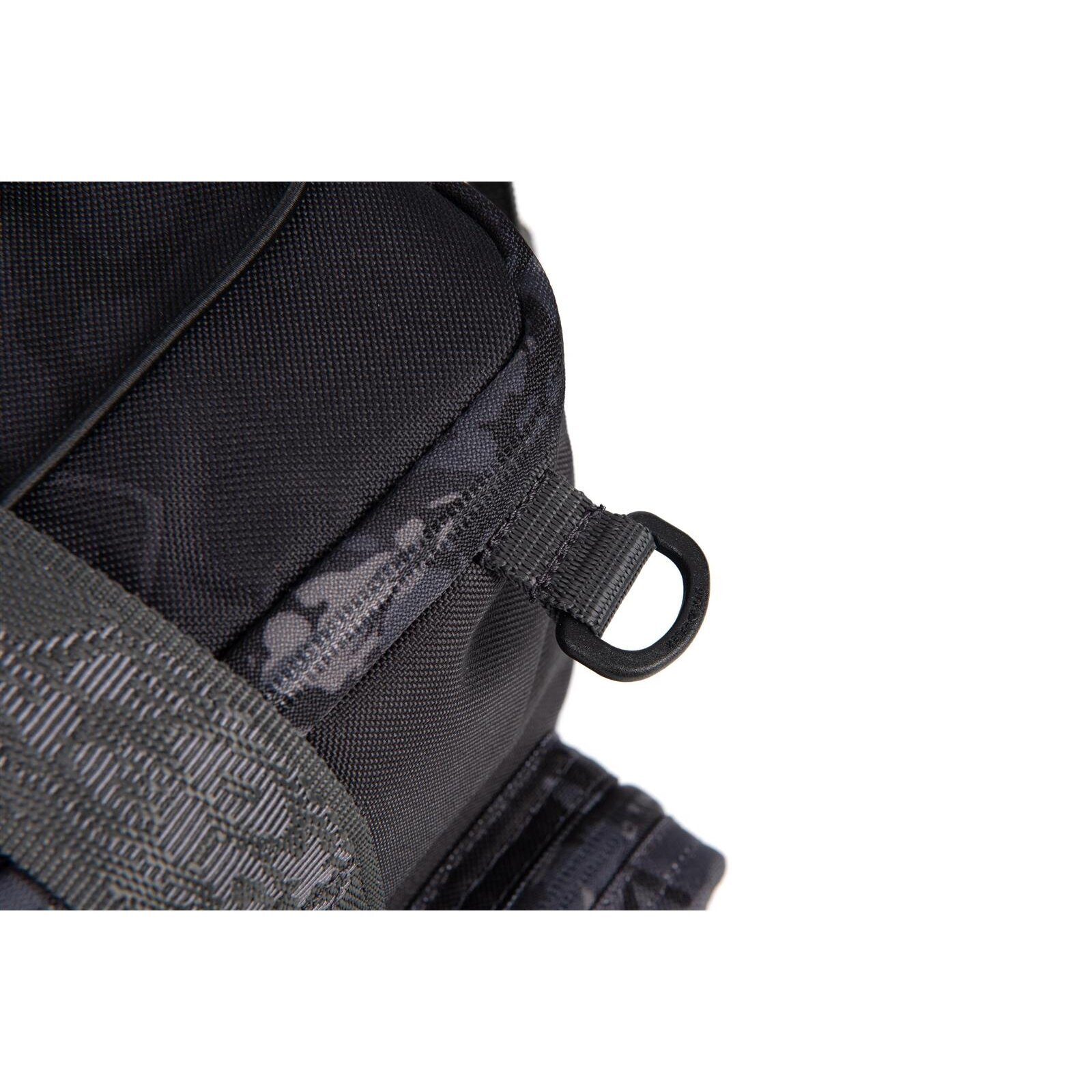 FOX Rage Camo Voyager Medium Tackle Bag